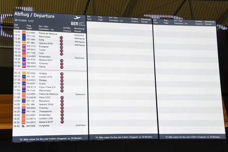 Rundgang durch den öffentlichen Bereich des Terminals 1 auf dem Flughafen Berlin Brandenburg