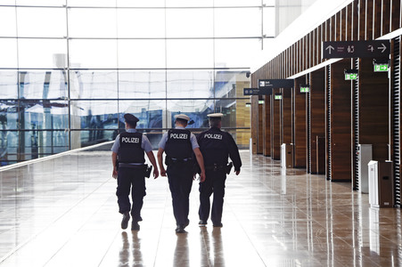 Rundgang durch den öffentlichen Bereich des Terminals 1 auf dem Flughafen Berlin Brandenburg