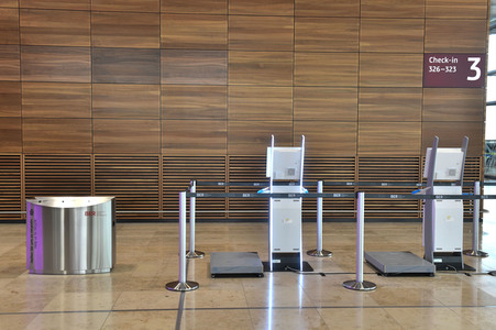 Rundgang durch den öffentlichen Bereich des Terminals 1 auf dem Flughafen Berlin Brandenburg