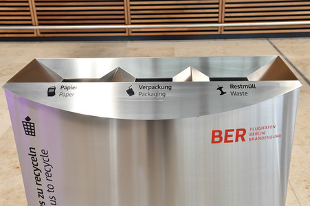 Rundgang durch den öffentlichen Bereich des Terminals 1 auf dem Flughafen Berlin Brandenburg