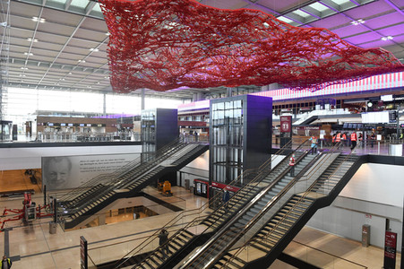 Rundgang durch den öffentlichen Bereich des Terminals 1 auf dem Flughafen Berlin Brandenburg