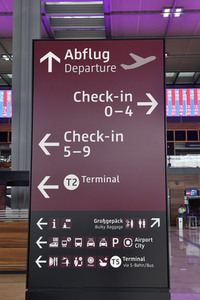 Rundgang durch den öffentlichen Bereich des Terminals 1 auf dem Flughafen Berlin Brandenburg