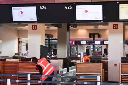 Rundgang durch den öffentlichen Bereich des Terminals 1 auf dem Flughafen Berlin Brandenburg