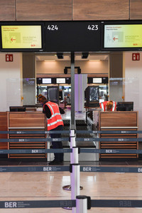 Rundgang durch den öffentlichen Bereich des Terminals 1 auf dem Flughafen Berlin Brandenburg