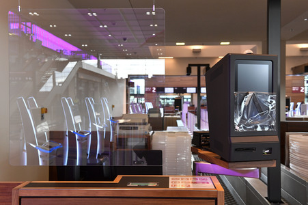 Rundgang durch den öffentlichen Bereich des Terminals 1 auf dem Flughafen Berlin Brandenburg