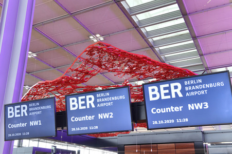 Rundgang durch den öffentlichen Bereich des Terminals 1 auf dem Flughafen Berlin Brandenburg