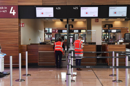 Rundgang durch den öffentlichen Bereich des Terminals 1 auf dem Flughafen Berlin Brandenburg