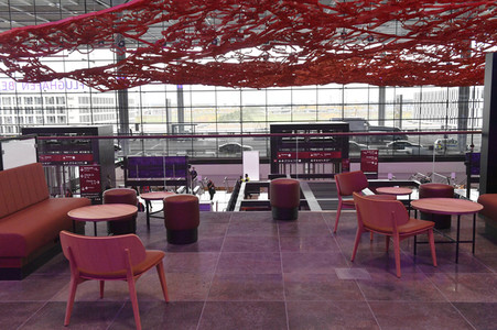 Rundgang durch den öffentlichen Bereich des Terminals 1 auf dem Flughafen Berlin Brandenburg