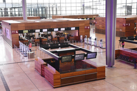 Rundgang durch den öffentlichen Bereich des Terminals 1 auf dem Flughafen Berlin Brandenburg