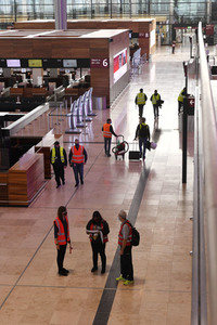 Rundgang durch den öffentlichen Bereich des Terminals 1 auf dem Flughafen Berlin Brandenburg