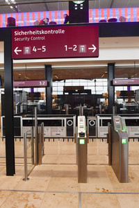 Rundgang durch den öffentlichen Bereich des Terminals 1 auf dem Flughafen Berlin Brandenburg