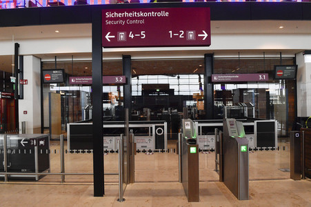 Rundgang durch den öffentlichen Bereich des Terminals 1 auf dem Flughafen Berlin Brandenburg