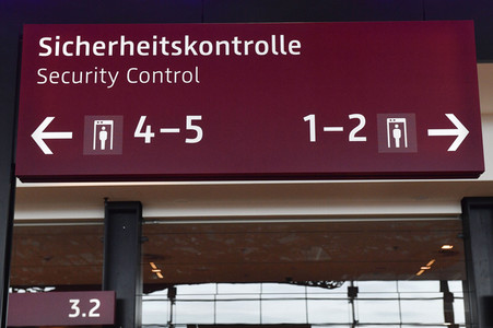 Rundgang durch den öffentlichen Bereich des Terminals 1 auf dem Flughafen Berlin Brandenburg