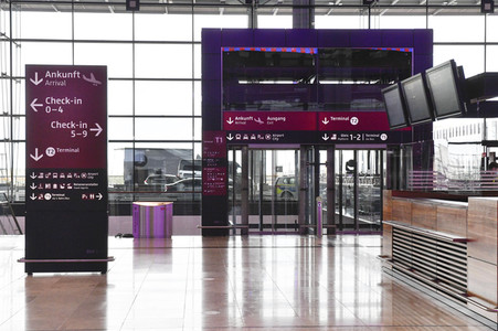 Rundgang durch den öffentlichen Bereich des Terminals 1 auf dem Flughafen Berlin Brandenburg