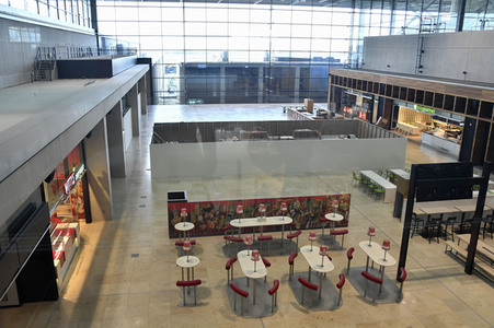 Rundgang durch den öffentlichen Bereich des Terminals 1 auf dem Flughafen Berlin Brandenburg