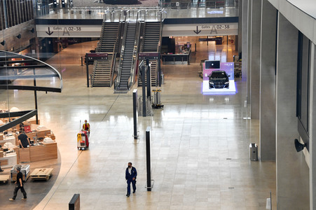 Rundgang durch den öffentlichen Bereich des Terminals 1 auf dem Flughafen Berlin Brandenburg