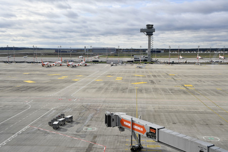 Rundgang durch den öffentlichen Bereich des Terminals 1 auf dem Flughafen Berlin Brandenburg