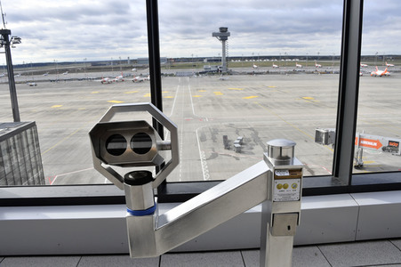 Rundgang durch den öffentlichen Bereich des Terminals 1 auf dem Flughafen Berlin Brandenburg
