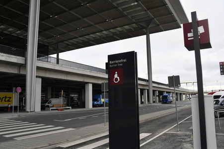 Rundgang durch den öffentlichen Bereich des Terminals 1 auf dem Flughafen Berlin Brandenburg