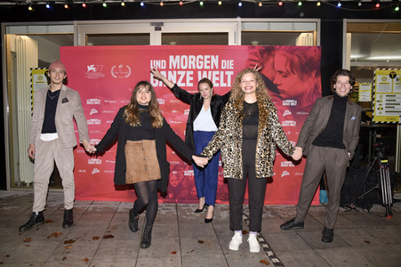 Preview 'Und morgen die ganze Welt' in München