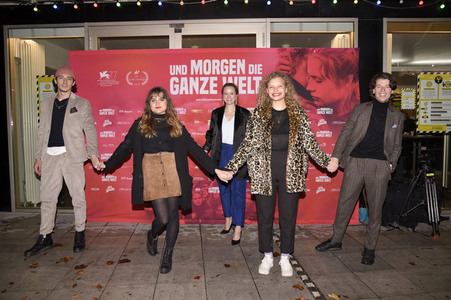 Preview 'Und morgen die ganze Welt' in München