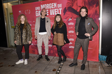 Preview 'Und morgen die ganze Welt' in München