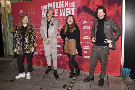 Preview 'Und morgen die ganze Welt' in München