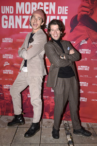 Preview 'Und morgen die ganze Welt' in München