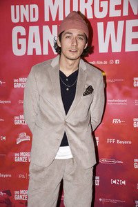 Preview 'Und morgen die ganze Welt' in München