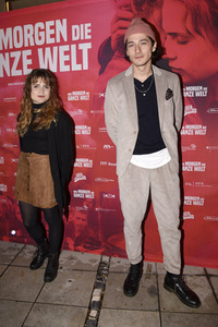 Preview 'Und morgen die ganze Welt' in München