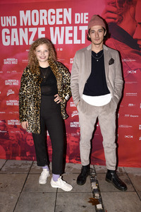 Preview 'Und morgen die ganze Welt' in München