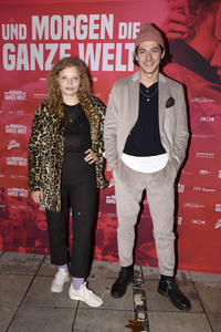 Preview 'Und morgen die ganze Welt' in München