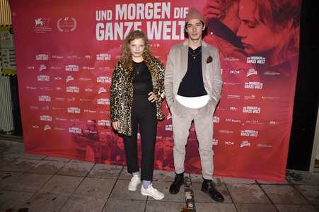 Preview 'Und morgen die ganze Welt' in München