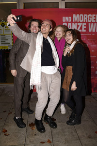 Preview 'Und morgen die ganze Welt' in München