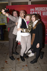 Preview 'Und morgen die ganze Welt' in München