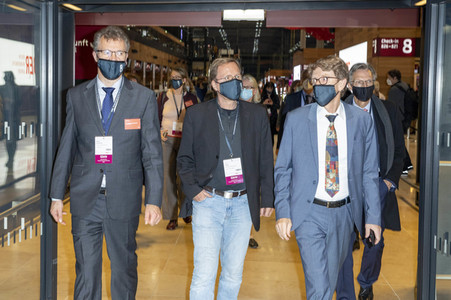 Führung vor der Inbetriebnahme des Flughafens Berlin-Brandenburg in Schönefeld