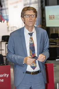 Führung vor der Inbetriebnahme des Flughafens Berlin-Brandenburg in Schönefeld