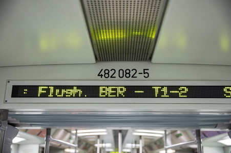 Führung vor der Inbetriebnahme des Flughafens Berlin-Brandenburg in Schönefeld