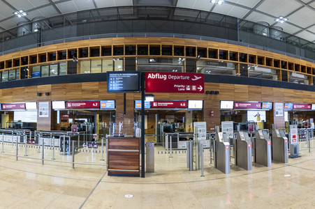 Führung vor der Inbetriebnahme des Flughafens Berlin-Brandenburg in Schönefeld