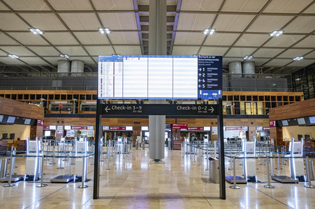 Führung vor der Inbetriebnahme des Flughafens Berlin-Brandenburg in Schönefeld
