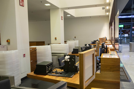 Führung vor der Inbetriebnahme des Flughafens Berlin-Brandenburg in Schönefeld