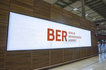 Führung vor der Inbetriebnahme des Flughafens Berlin-Brandenburg in Schönefeld