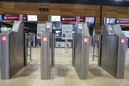 Führung vor der Inbetriebnahme des Flughafens Berlin-Brandenburg in Schönefeld