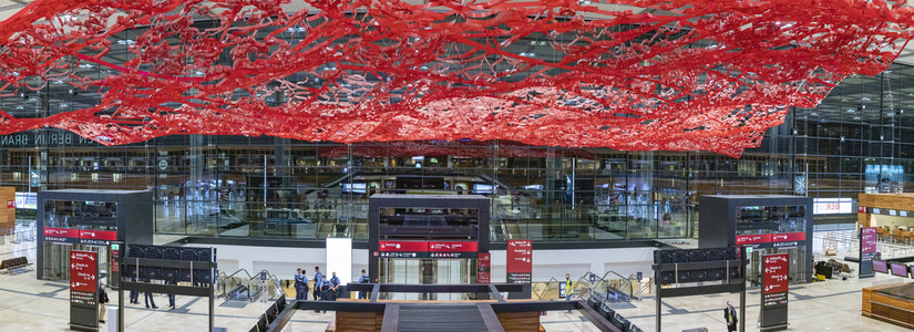 Führung vor der Inbetriebnahme des Flughafens Berlin-Brandenburg in Schönefeld
