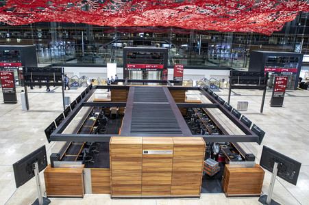 Führung vor der Inbetriebnahme des Flughafens Berlin-Brandenburg in Schönefeld