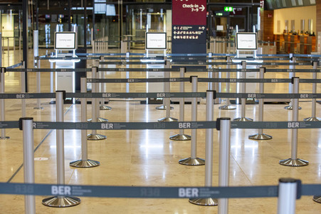 Führung vor der Inbetriebnahme des Flughafens Berlin-Brandenburg in Schönefeld
