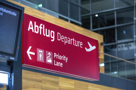 Führung vor der Inbetriebnahme des Flughafens Berlin-Brandenburg in Schönefeld