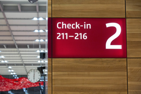 Führung vor der Inbetriebnahme des Flughafens Berlin-Brandenburg in Schönefeld