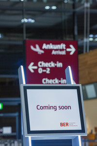 Führung vor der Inbetriebnahme des Flughafens Berlin-Brandenburg in Schönefeld