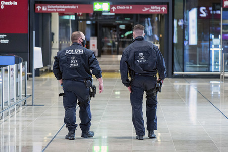 Führung vor der Inbetriebnahme des Flughafens Berlin-Brandenburg in Schönefeld